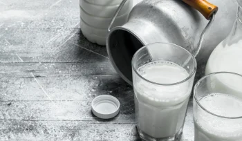 fresh milk glasses with can Ozel